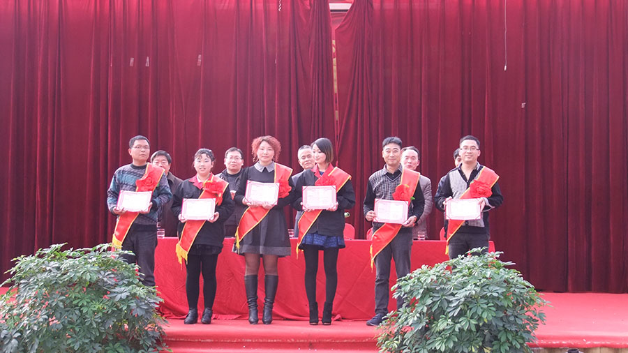 開(kāi)來(lái)濕克威舉行公司年會(huì)，并頒發(fā)年度先進(jìn)工作人員獎(jiǎng)，鼓勵(lì)大家向先進(jìn)者看齊。